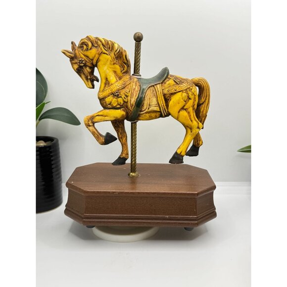 Vintage Musical Carousel Horse Figurine On Wooden Base - Picture 1 of 7